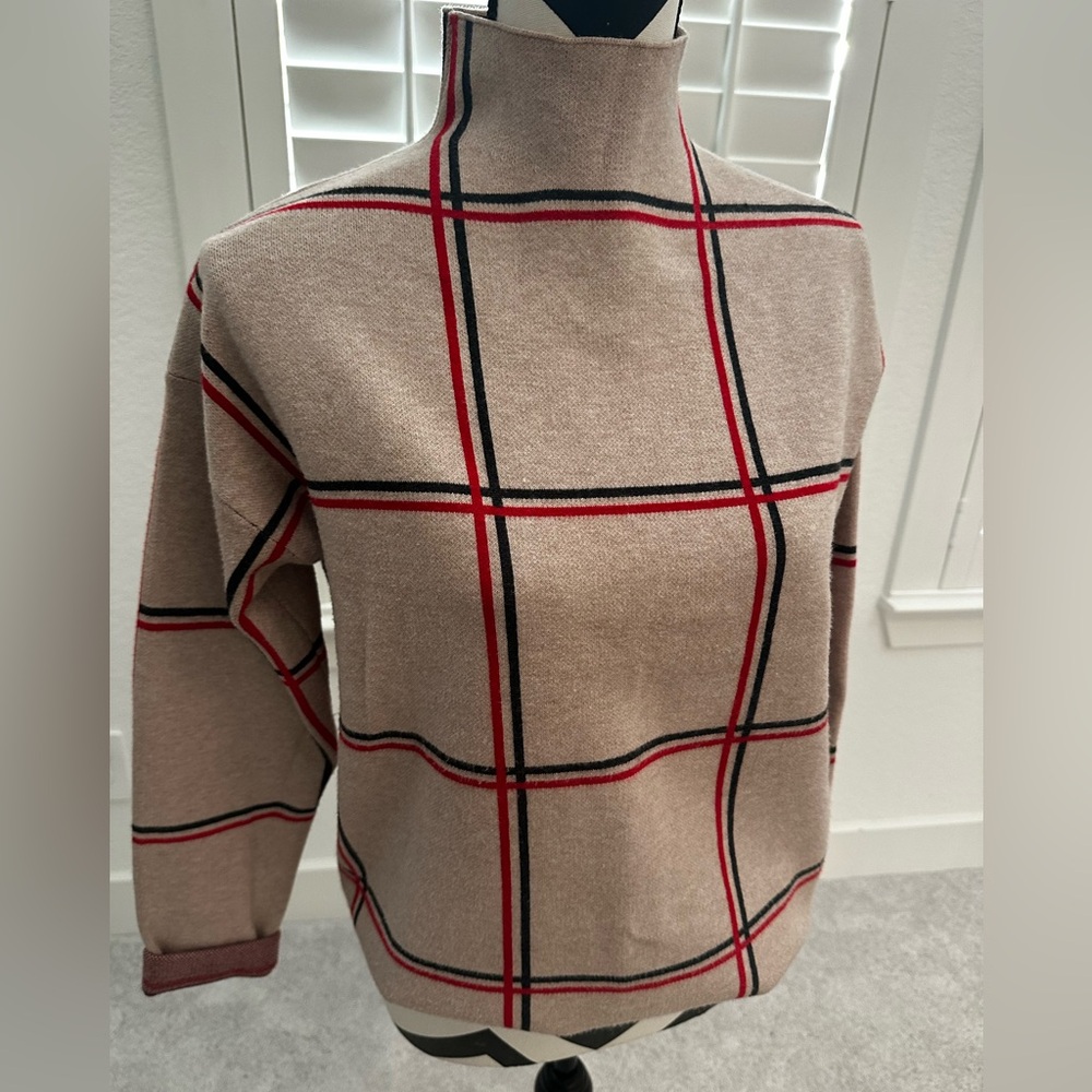 Sweater. Size M
